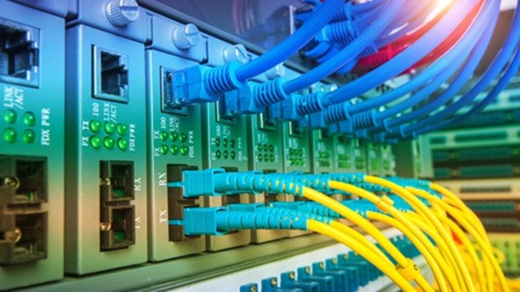 Navegando por la Ola Digital: Curso Gratuito de SDN y OpenFlow para Dominar la Revolución de las Redes