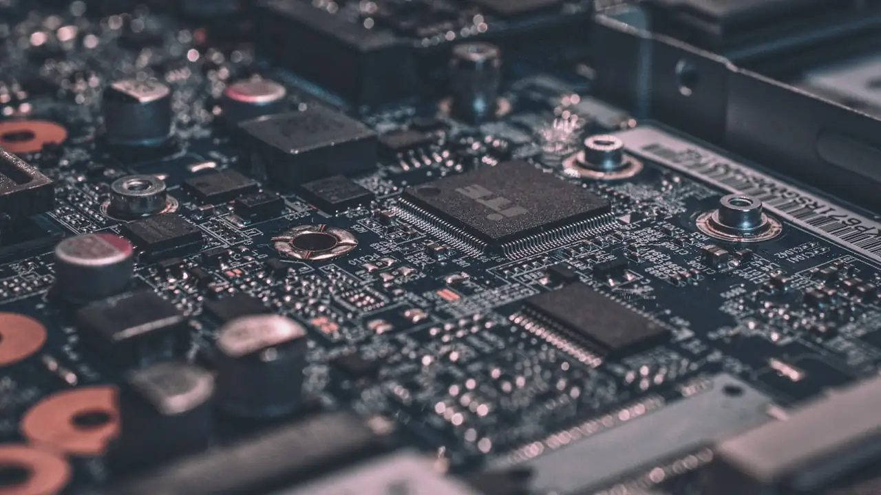 Placa base o motherboard de ordenador mostrando el circuito