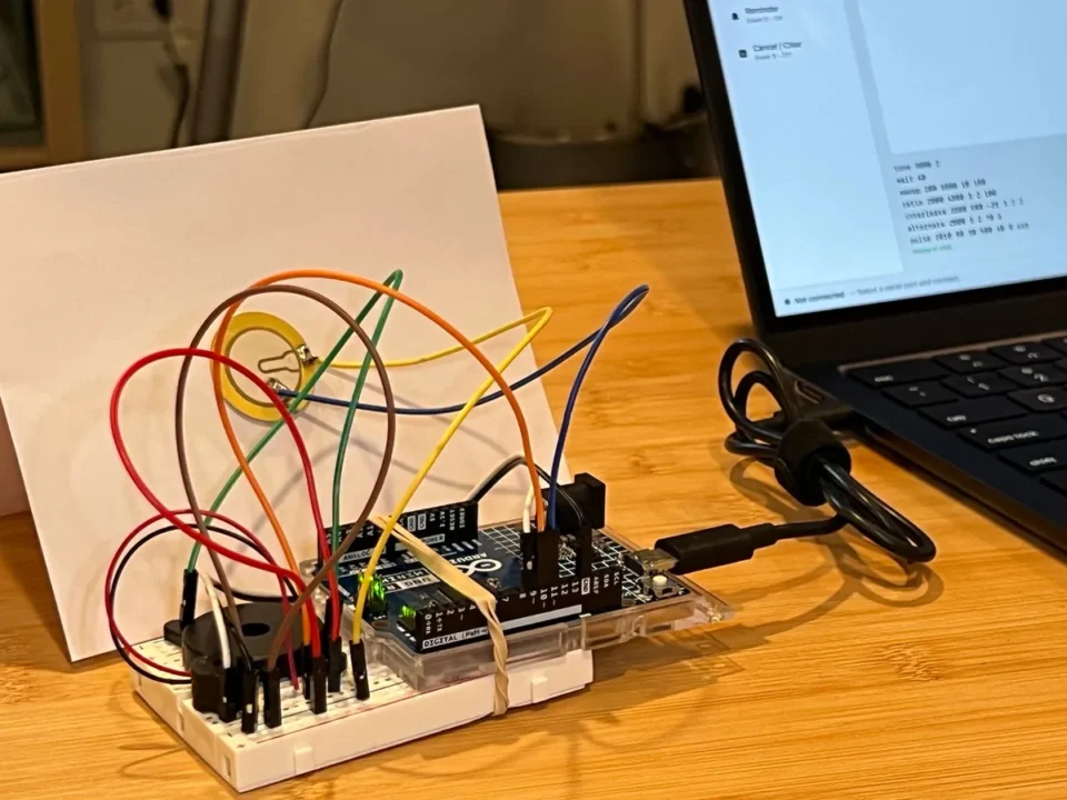 Arduino UNO R4 Minima con buzzers piezoeléctricos de Starling para reprogramar el sonido del microondas - Facialix