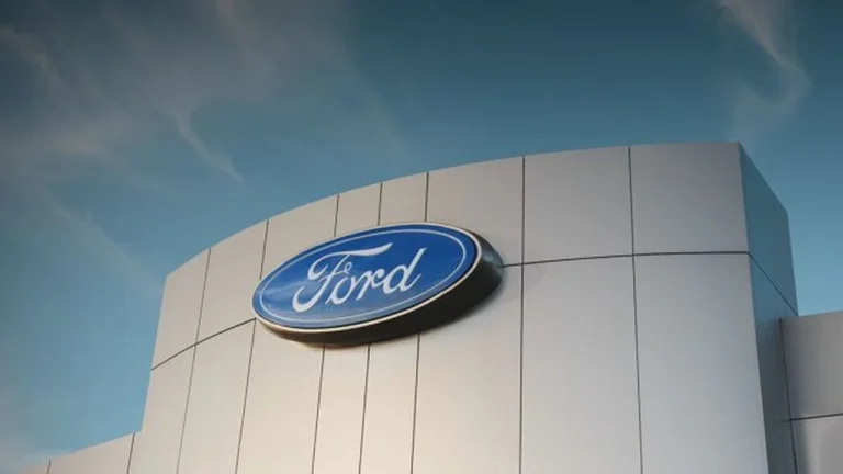 Ford recontrató ingenieros tras fallo de IA en controles de calidad - Facialix