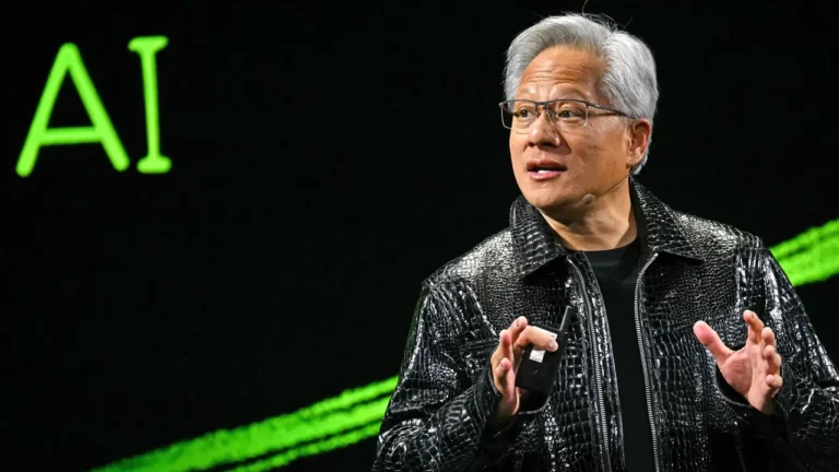 Jensen Huang CEO de Nvidia critica a ejecutivos que usan la IA como excusa para despedir